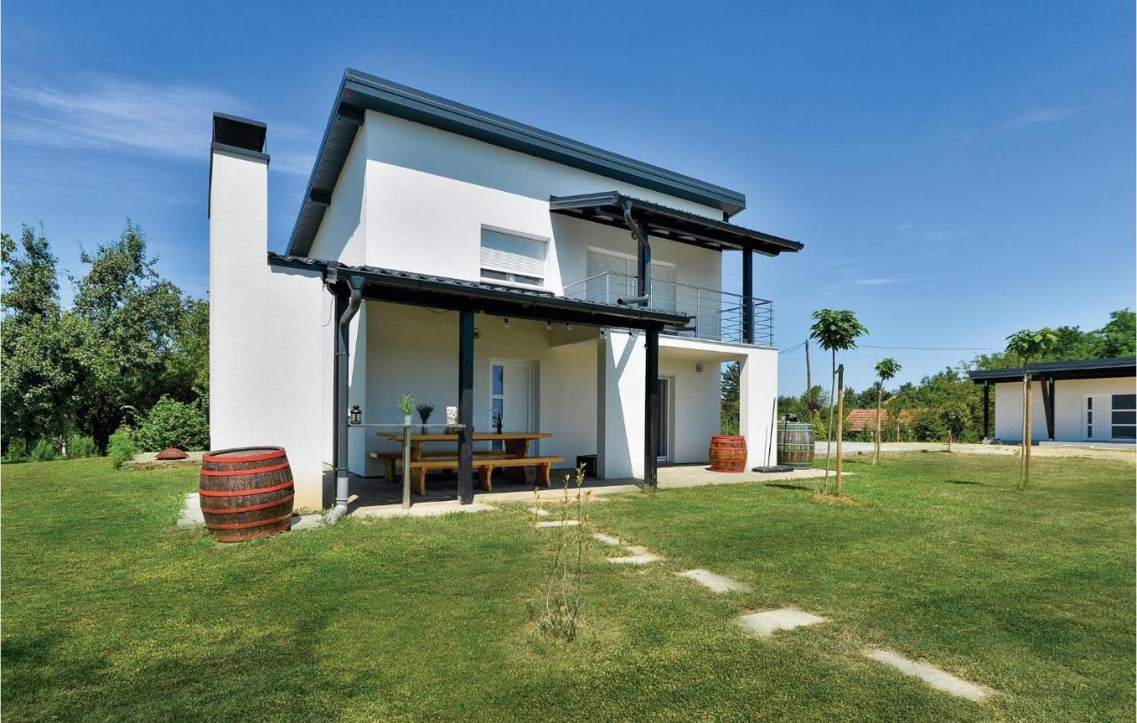 8 Bedroom Lovely Home In Durdevac Thurdevac Exterior photo